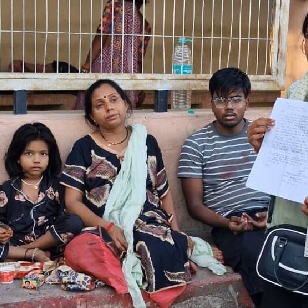 शराब पीने से रोका तो युवक को तलवार से काटा:झांसी में होटल मालिक ने 3 भाइयों से हमला कराया, चाचा को भी अधमरा किया