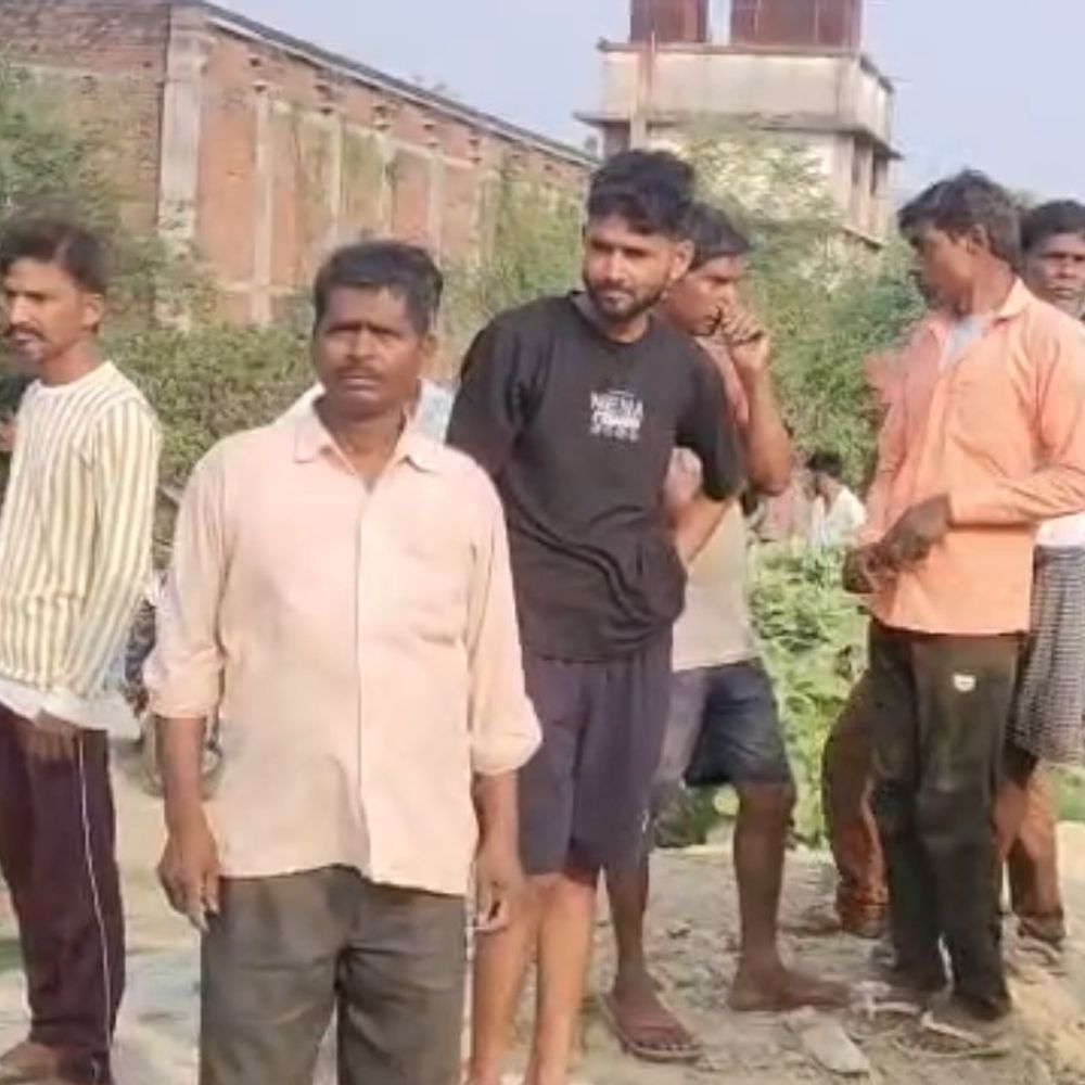 गोरखपुर-लखनऊ रेलखंड पर बुजुर्ग का मिला शव:ट्रेन से गिरने की आशंका, गोरखपुर पैसेंजर का टिकट बरामद