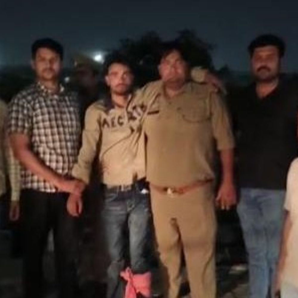 सेंट्रल नोएडा में पुलिस-बदमाशों की मुठभेड़:एटीएम धोखाधड़ी कर पैसे निकालने वाले 3 गिरफ्तार, एक घायल