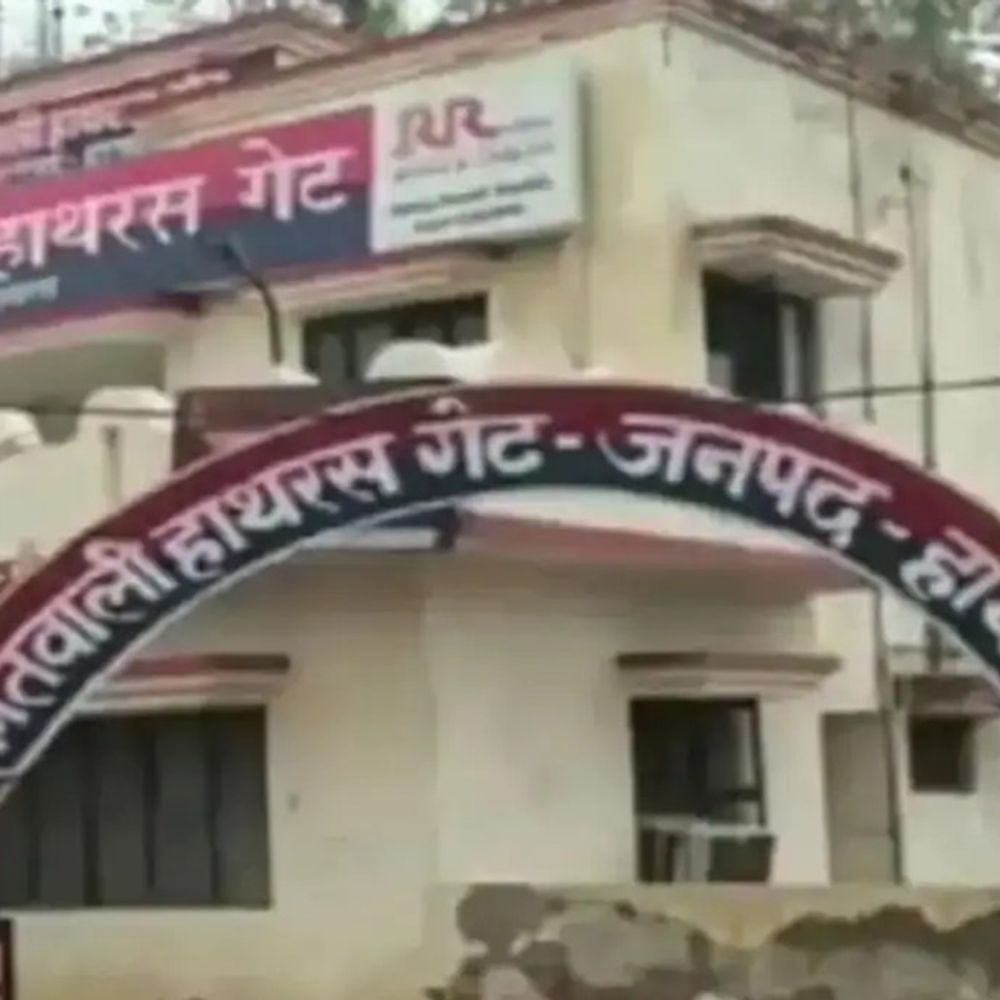 हाथरस पुलिस को होटल में मिले युवक-युवती:दूसरे समुदाय की युवती के साथ मिले युवक की बिगड़ी तबीयत, रेफर