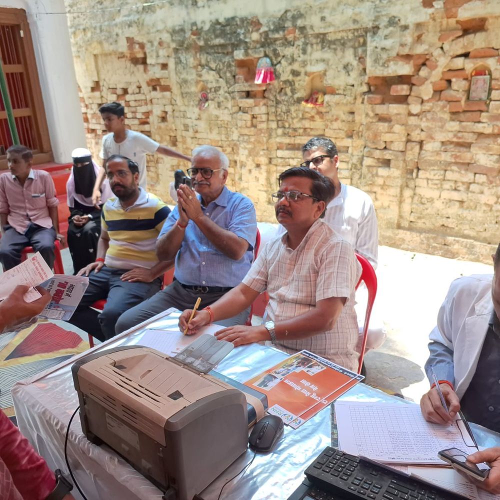 बहराइच में निःशुल्क नेत्र शिविर का आयोजन:पालिका सभासद ने कराया आयोजन, 225 लोगों की आंखों की जांच