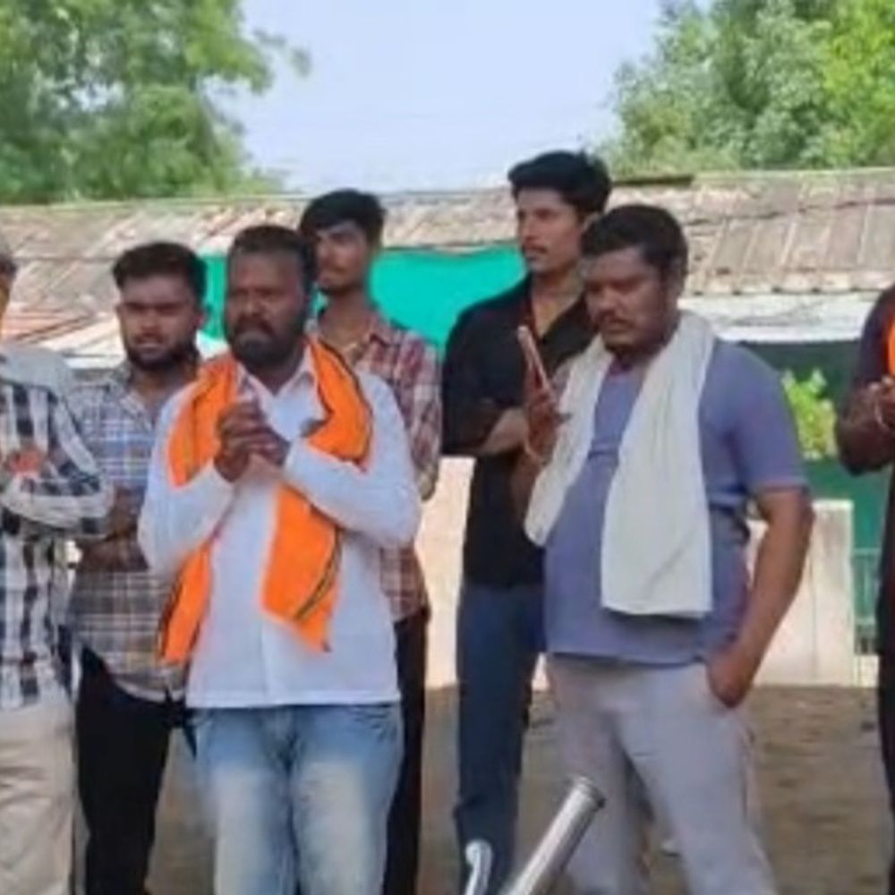 बुरहानपुर में आदिवासी महिला से दुष्कर्म:3 बच्चों की मां को शादी का झांसा देकर गुजरात ले गया; 15 दिन बंधक बनाया
