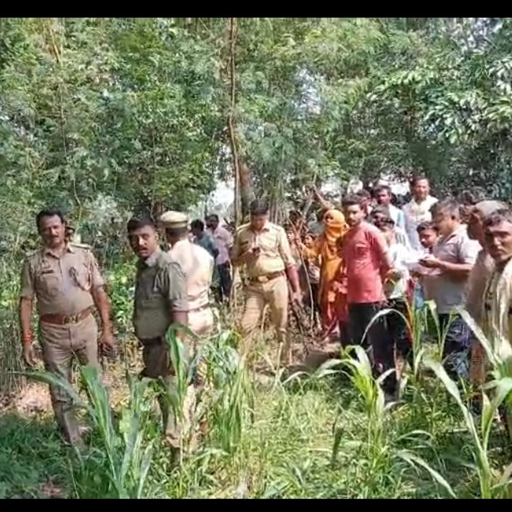 श्रावस्ती में युवक का शव पेड़ से लटका मिला:मौके पर लोगों की भीड़ जुटी, पुलिस ने शव कब्जे में लेकर जांच शुरू की