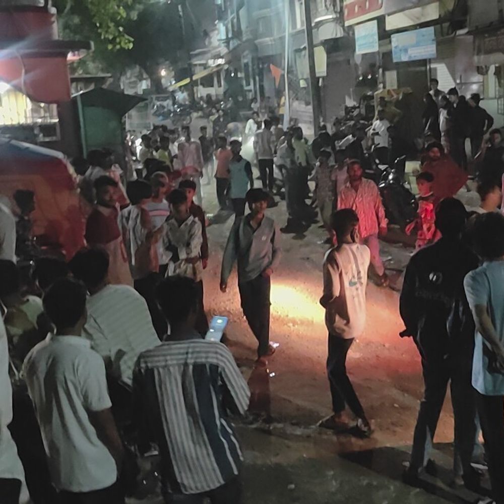 बाइक टच होने पर दो भाइयों से मारपीट, सिर फूटा:जान से मारने की धमकी दी; बड़वानी में तीन युवकों पर केस