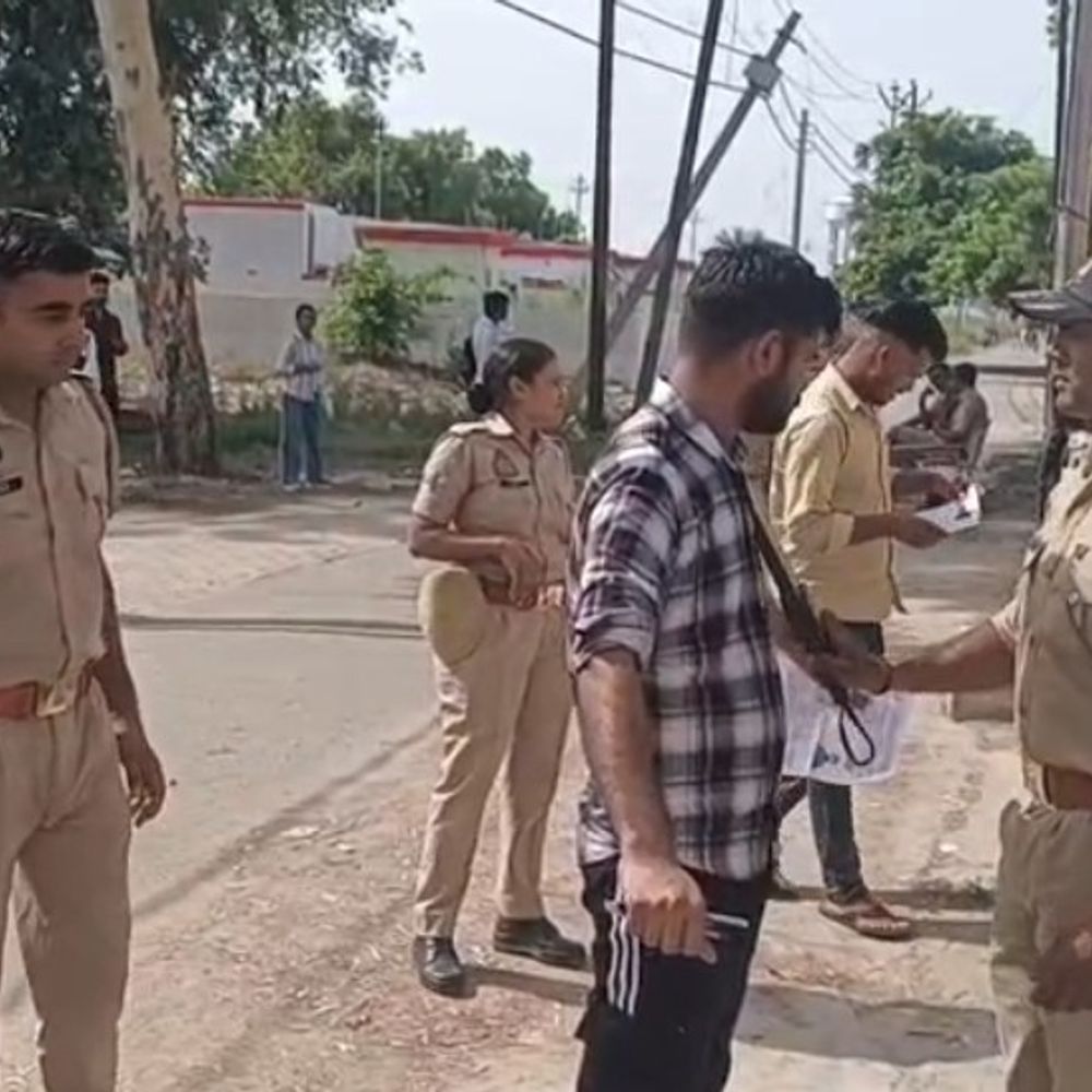 यूपी पुलिस परीक्षा का पेपर आसान:बागपत में अभ्यर्थियों के चेहरे पर खुशी, मेरिट हाई जाने की उम्मीद