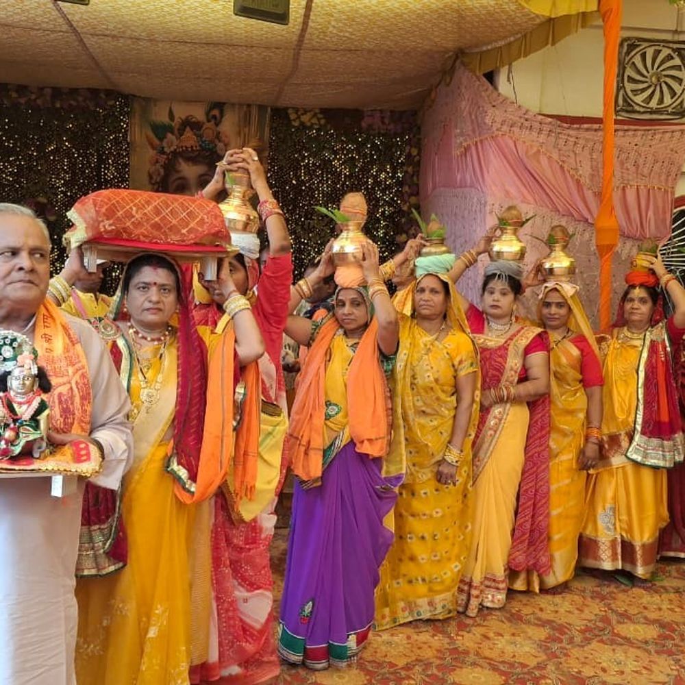 कलश यात्रा के साथ संगीतमय श्रीमद्भागवत ज्ञान यज्ञ हुआ शुरू