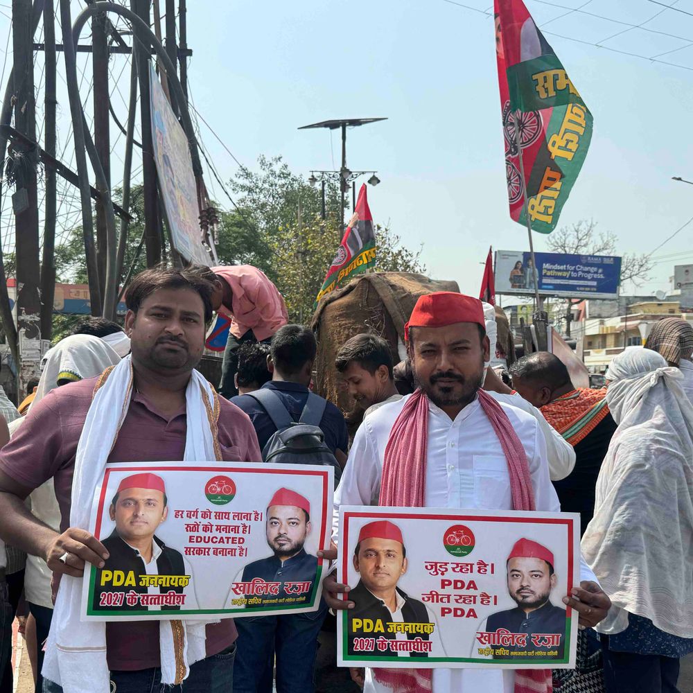 सपा ने भीषण गर्मी में ‘शरबत रथ’ अभियान चलाया:राहगीरों को मिल रहा शीतल शरबत, सचिव बोले- प्यासे के पास कुआं पहुंचा