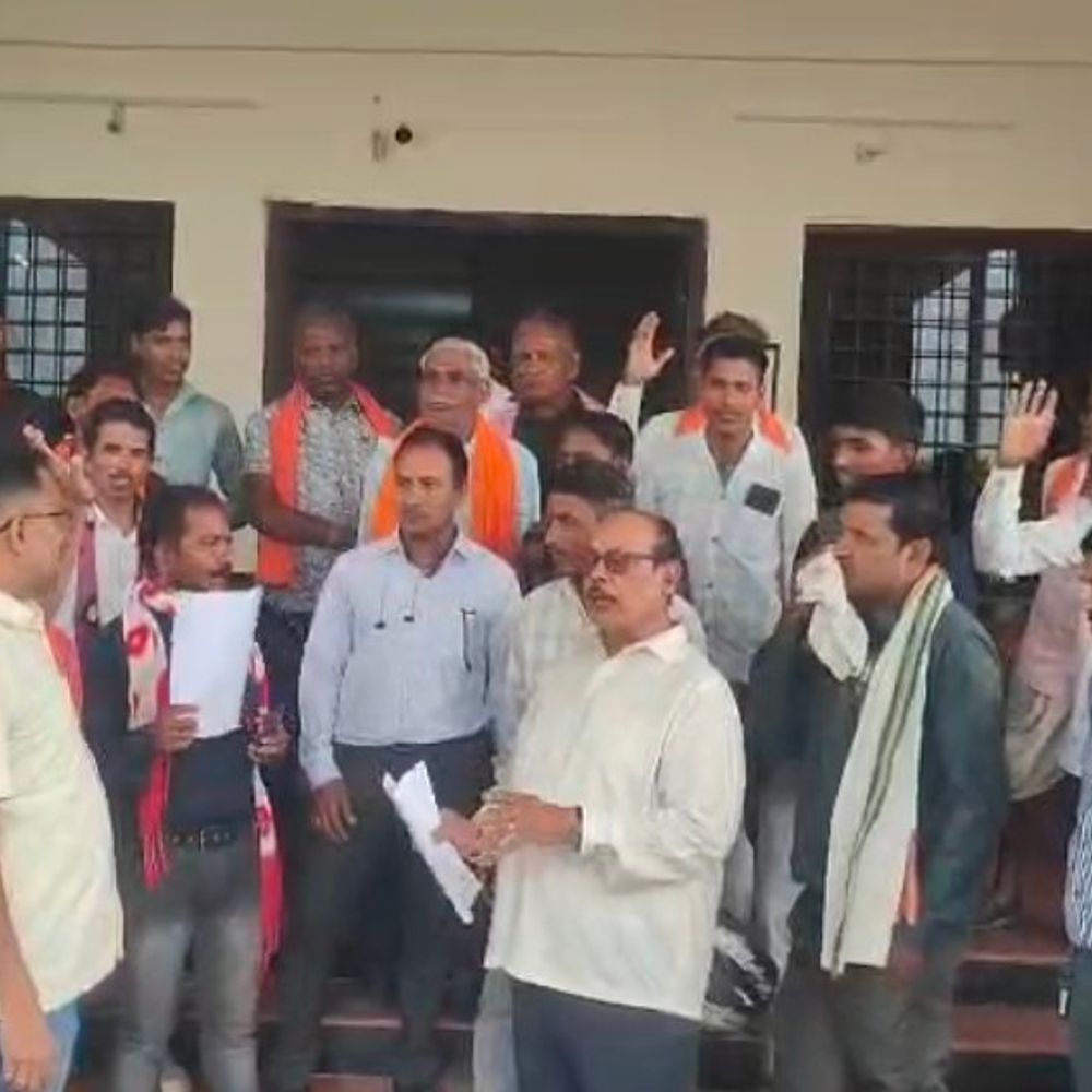 विवादित संत रामपाल के आश्रम को लेकर विवाद:बिना अनुमति आश्रम निर्माण का आरोप, हिंदू संगठनों ने सौंपा ज्ञापन, जांच की मांग
