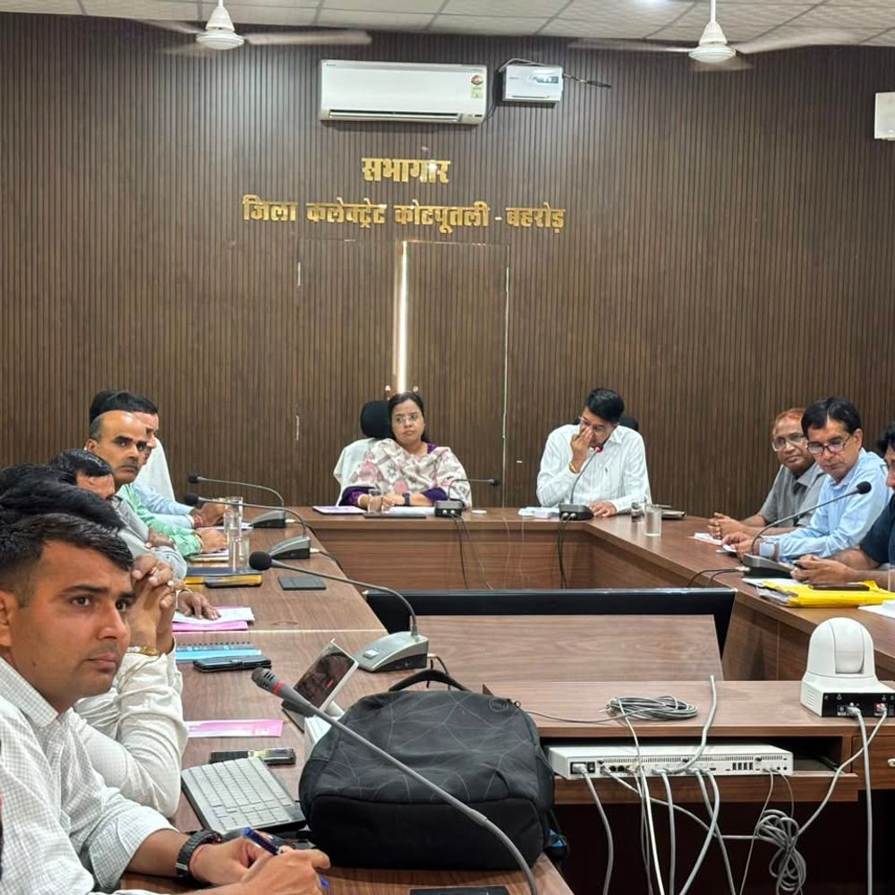 जिला कलेक्टर ने योजनाओं, ग्रीष्मकालीन व्यवस्थाओं की समीक्षा की:संपर्क पोर्टल परिवादों के गुणवत्तापूर्ण निस्तारण के दिए निर्देश