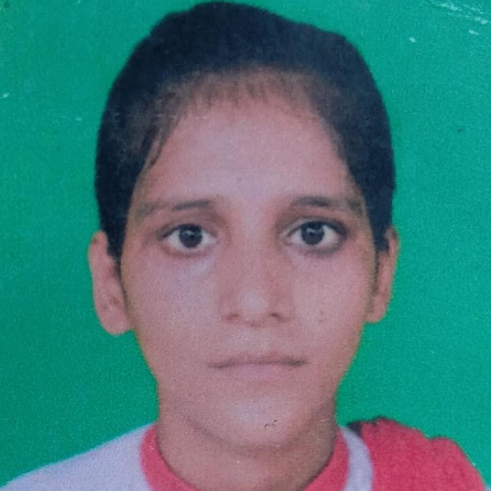 पुलिस भर्ती परीक्षा से लौट रही युवती की मौत:बाराबंकी में सड़क हादसे में भाई गंभीर घायल