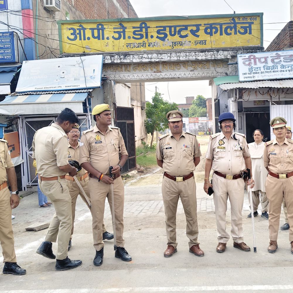 उन्नाव में पुलिस भर्ती परीक्षा शुरू:12 केंद्रों पर कड़ी सुरक्षा में 3662 अभ्यर्थी शामिल होंगे, DM-SP कर रहे निगरानी