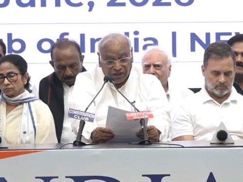 खड़गे बोले-NEET में युवाओं से धोखा, शिक्षा मंत्री इस्तीफा दें:CJI को पत्र भी लिखेंगे, INDIA गठबंधन के सांसद मानसून सत्र में रोजाना बैठक करेंगे
