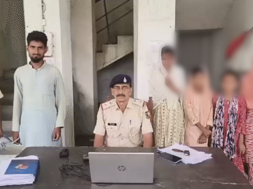 मोतिहारी: मौलवी ने कबूला 4 नाबालिग छात्राओं को नेपाल में बेचने का प्लान, 'लव ट्रैप' के जरिए रची थी साजिश