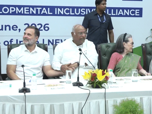 दिल्ली में INDIA ब्लॉक की बैठक, राहुल, ममता, अखिलेश मौजूद:दावा- 23 दल पहुंचे; यूथ कांग्रेस ने राहुल के खिलाफ लगे पोस्टर हटाए