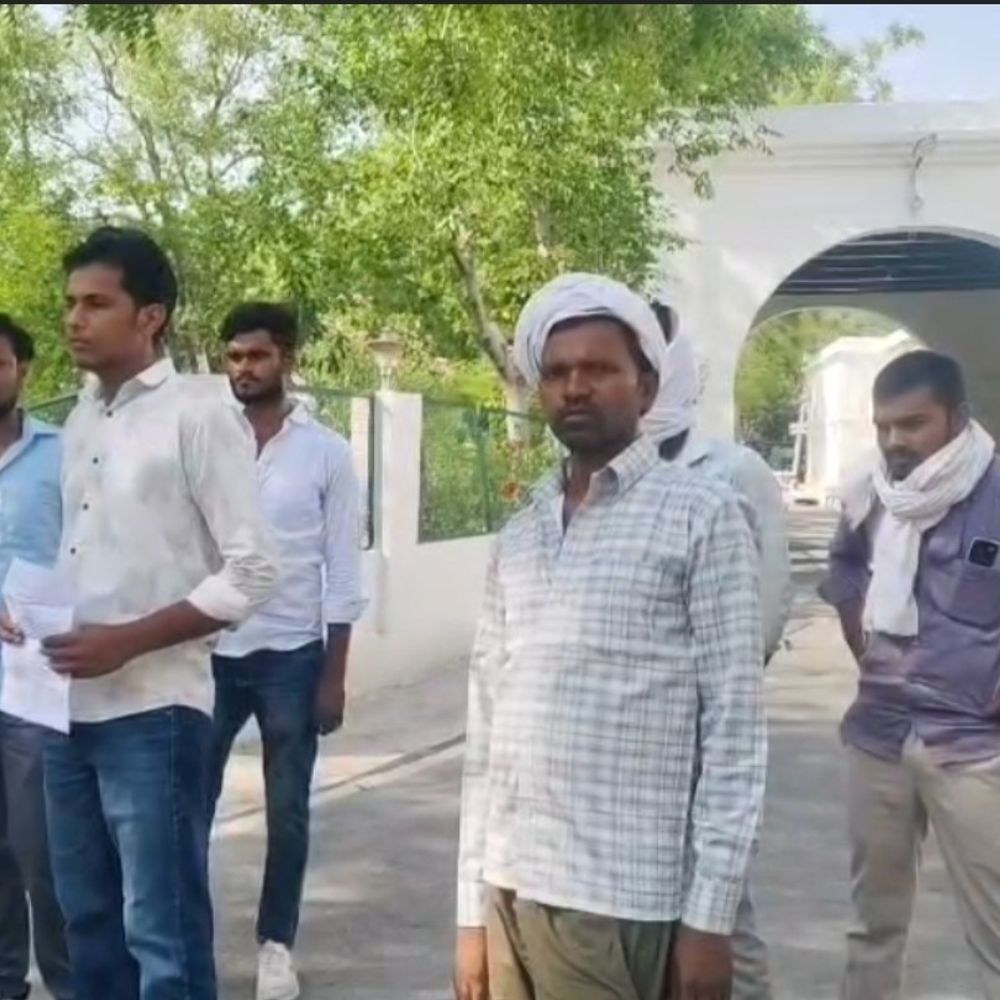 जालौन में बिजली शिकायत पर ग्रामीणों से मारपीट:विधायक के गार्डों पर वीडियो डिलीट कराने का आरोप