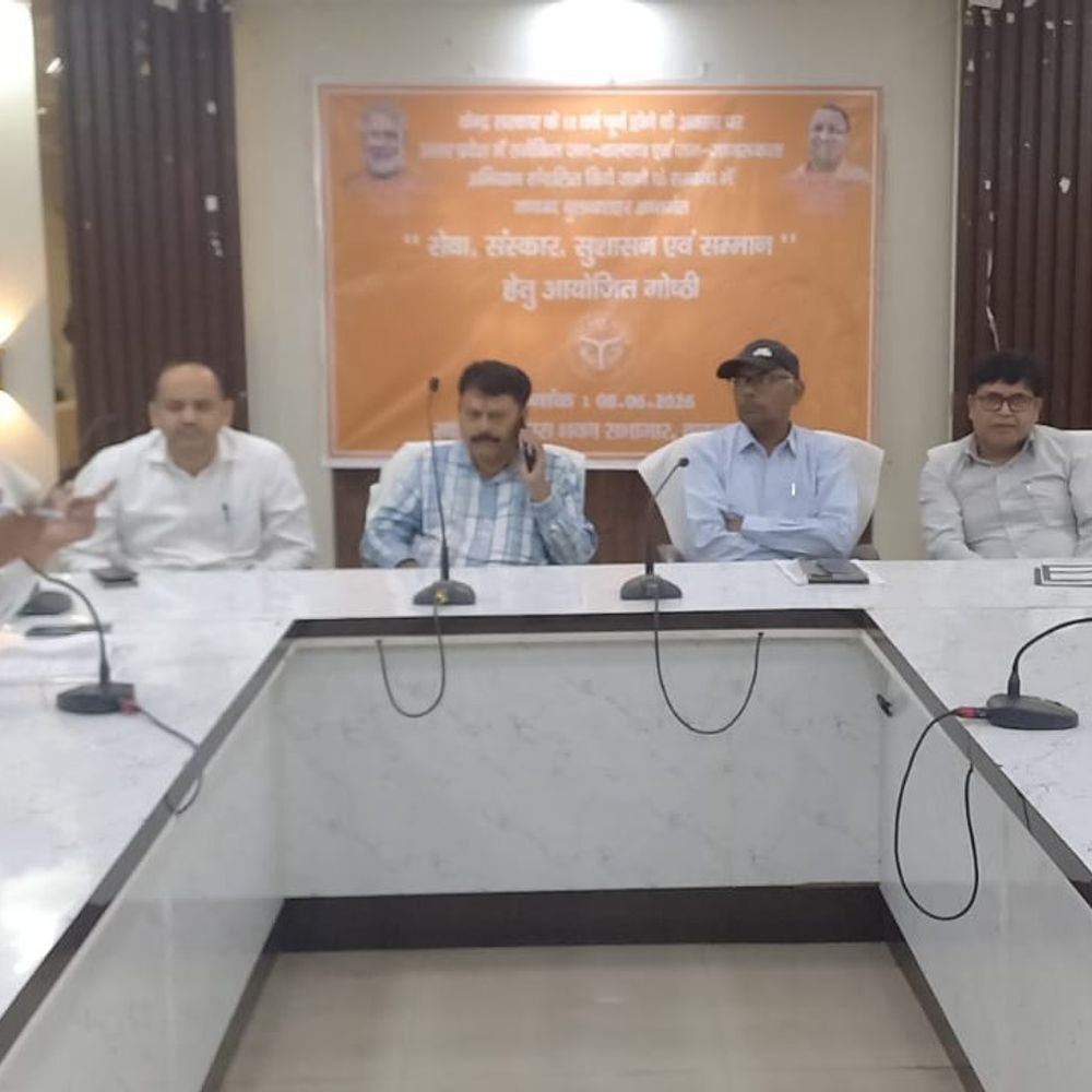 बुलंदशहर में लखपति दीदी’ समेत कई लाभार्थी सम्मानित:सुशासन दिवस संगोष्ठी का आयोजन, प्रमाण पत्र और टूल किट का हुआ वितरण