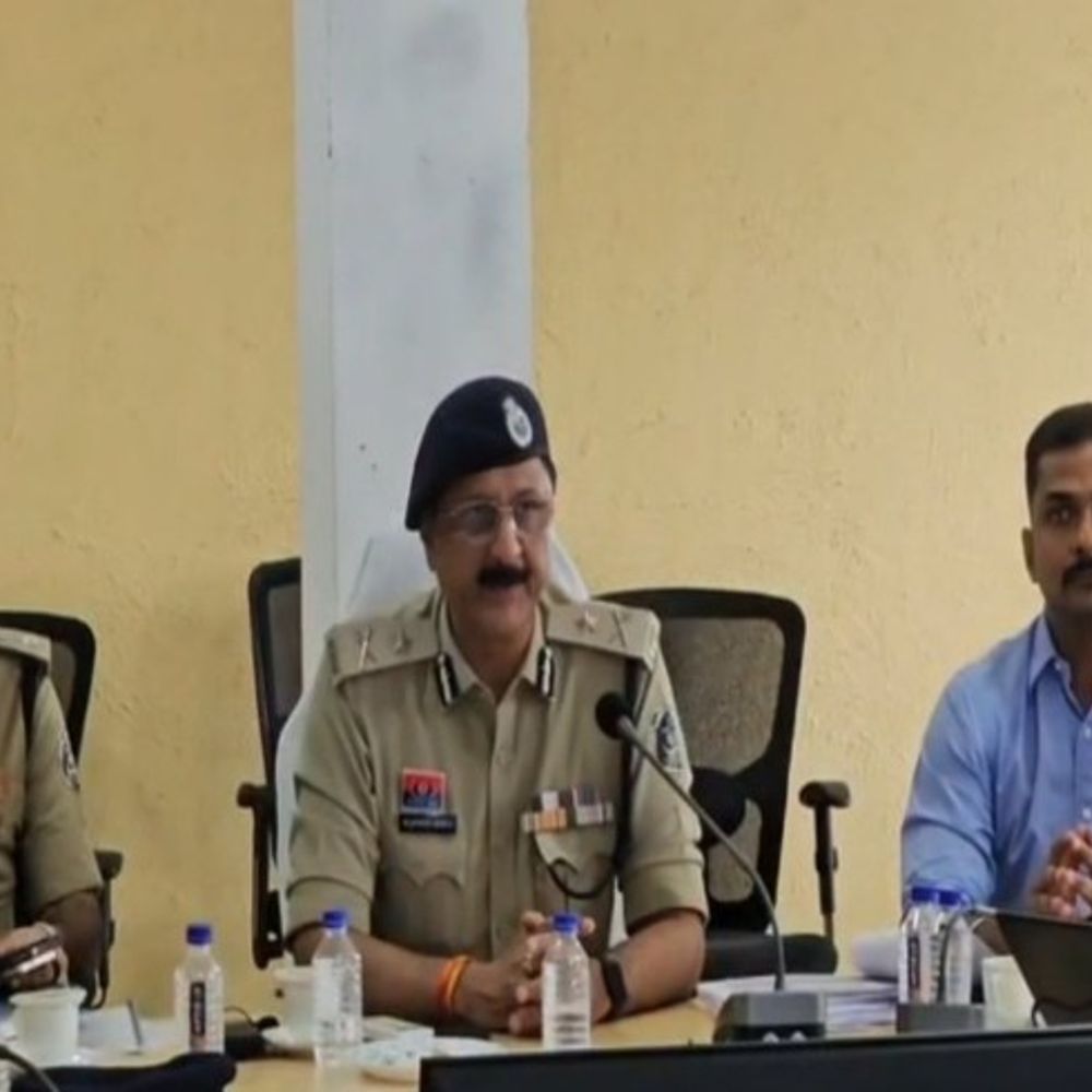 रायपुर पुलिस कमिश्नरेट की समीक्षा बैठक:कमिश्नर ने क्राइम DCP को स्पेशल टीम बनाने की दी नसीहत, मीटिंग में ACP को मिली समझाइश
