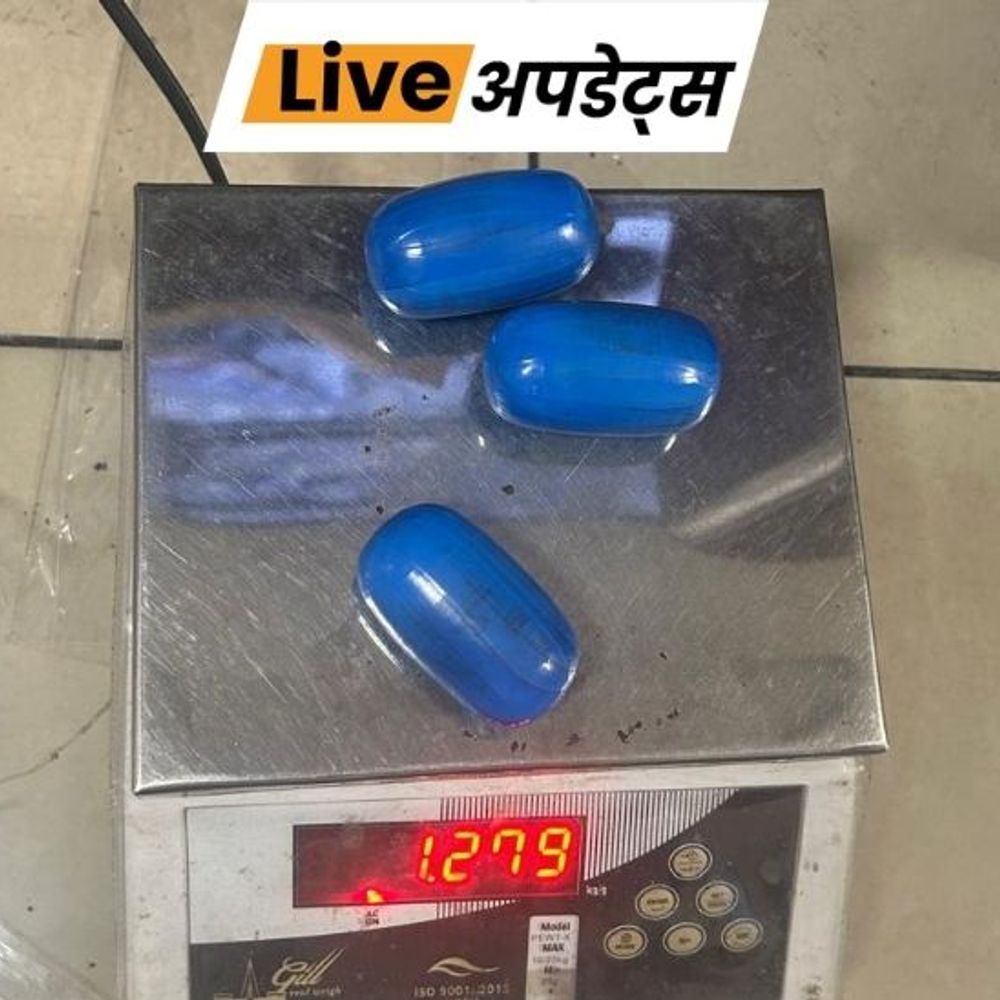 भास्कर अपडेट्स:मुंबई एयरपोर्ट पर ₹5 करोड़ का गोल्ड जब्त, 7 गिरफ्तार