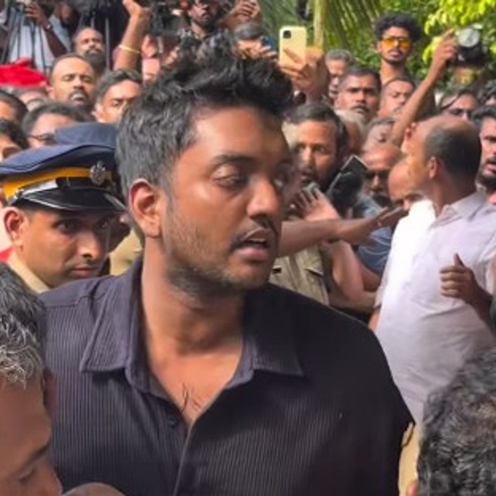 सलीम कुमार के अंतिम संस्कार में पैपराजी पर भड़के बेटे:बोले- हमें शांति से अंतिम विदाई देने दें; पीएम मोदी ने जताया दुख