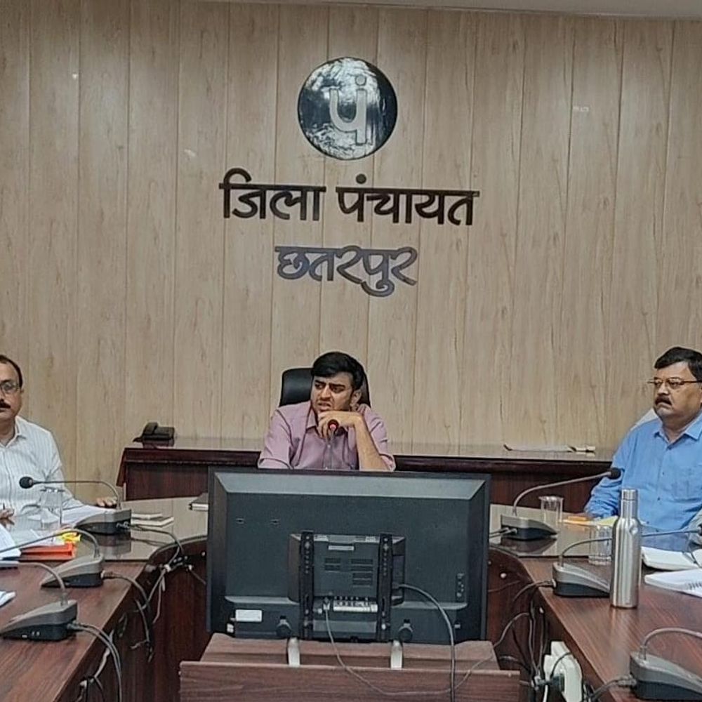छतरपुर में अफसरों की लेट-लतीफी पर एक्शन:लोक सेवा के लंबित प्रकरणों पर कलेक्टर सख्त, 5 हजार तक का जुर्माना