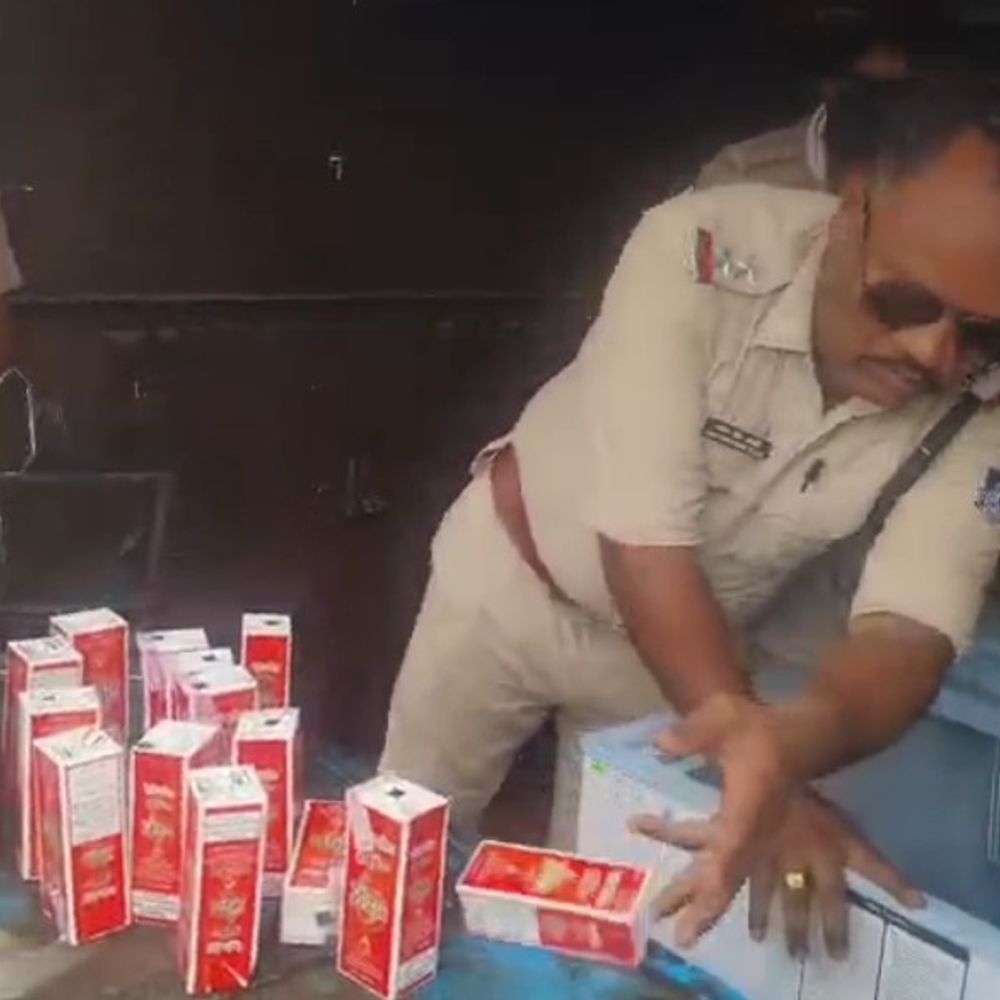 मैहर में चाय-पान के टपरों पर छापेमारी:36 लीटर शराब जब्त, 6 आरोपी गिरफ्तार; अवैध कारोबार पर पुलिस की कार्रवाई