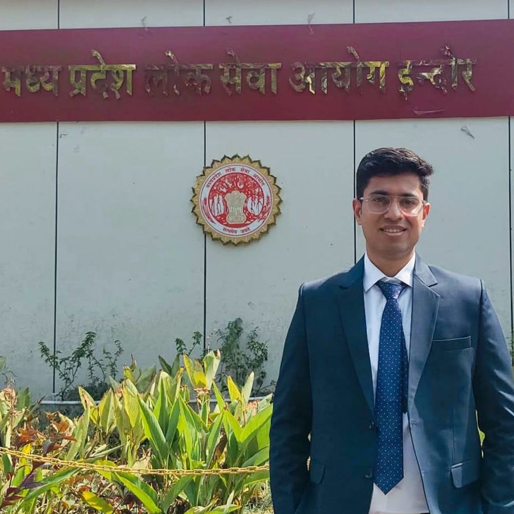 कुरावर के शोभित MPPSC में चयनित:संत पिता बोले- बड़े लक्ष्य के लिए संघर्ष भी बड़ा जरूरी; अनुशासन को बनाया मजबूती
