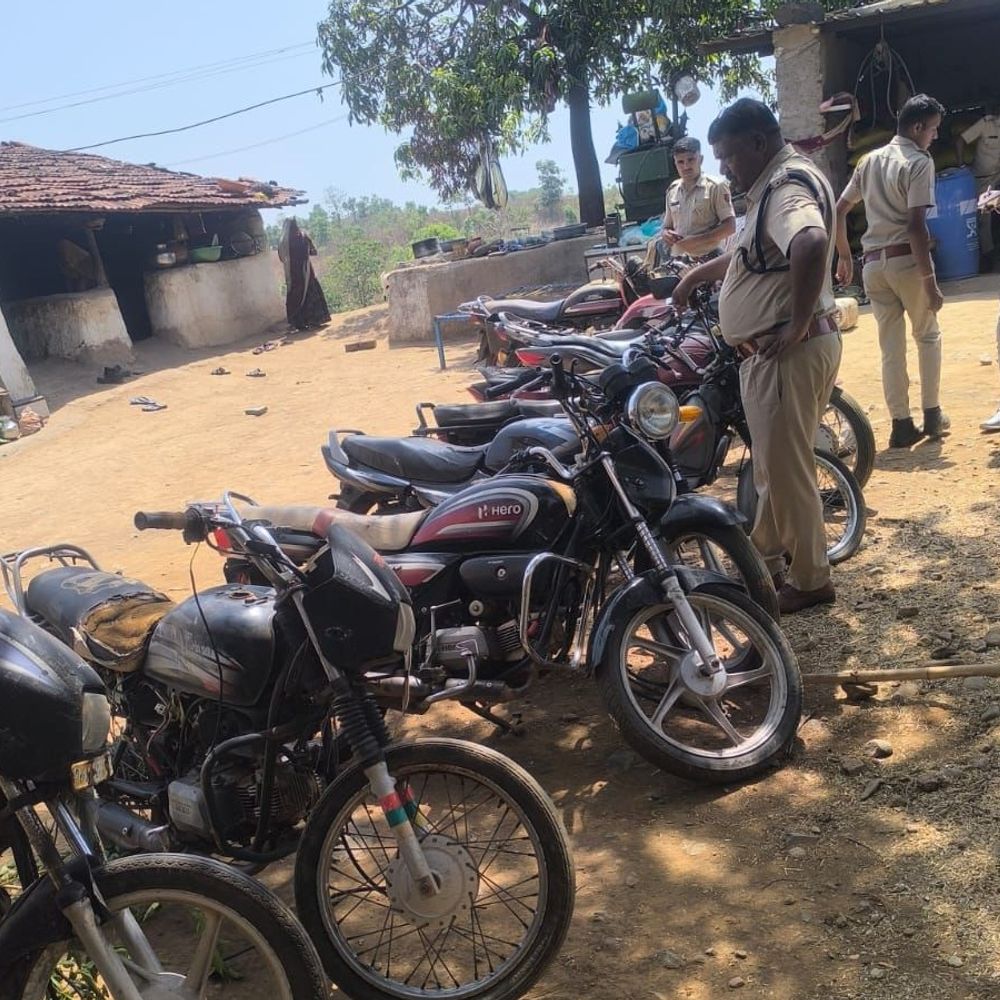 धोलापानी पुलिस की ब्याज माफिया पर कार्रवाई:घर से आभूषण, वाहन, कृषि यंत्र और नकदी जब्त; ऊंची ब्याज दर पर लोगों को देता था पैसे