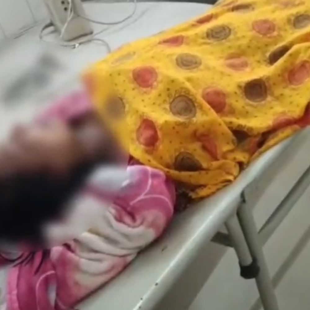पति से विवाद के बाद महिला ने फांसी लगाई:देवरिया में फंदे से लटका मिला शव, पुलिस जांच जारी
