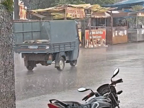 2-3 दिनों में छत्तीसगढ़ में होगी मानसून की एंट्री:5 दिन गरज-चमक के साथ बारिश का अलर्ट, रायपुर-दुर्ग में बरसे बादल