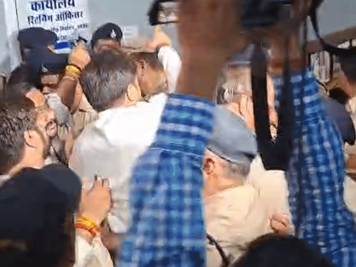 एमपी- कांग्रेस उम्मीदवार के नामांकन पर थोड़ी देर में फैसला:बीजेपी का तेलंगाना में दर्ज केस छिपाने का आरोप; कांग्रेस बोली- केवल नोटिस दिया गया था