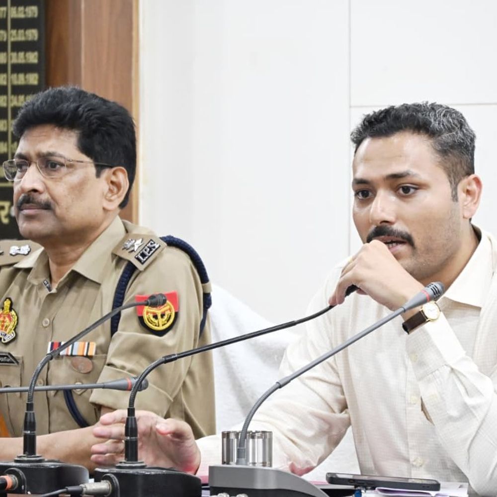 मीरा बाबा मेले के चढ़ावे में गबन का आरोप:बुलंदशहर में आज़ाद अधिकार सेना ने DM-SSP से जांच की मांग की