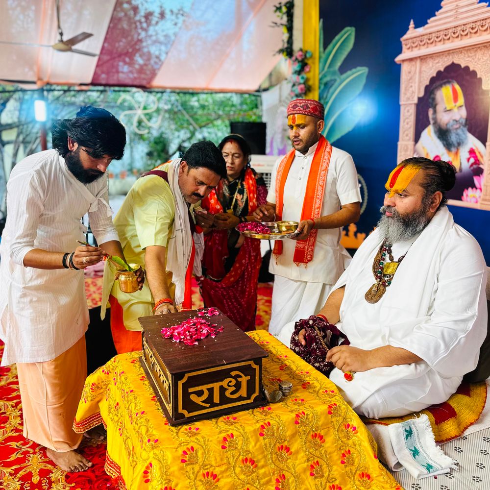महंत बोले-भगवान शरणागत की रक्षा स्वयं करते:कथा में द्रौपदी चीरहरण का प्रसंग; साकेत महोत्सव में आज श्रीकृष्ण जन्मोत्सव