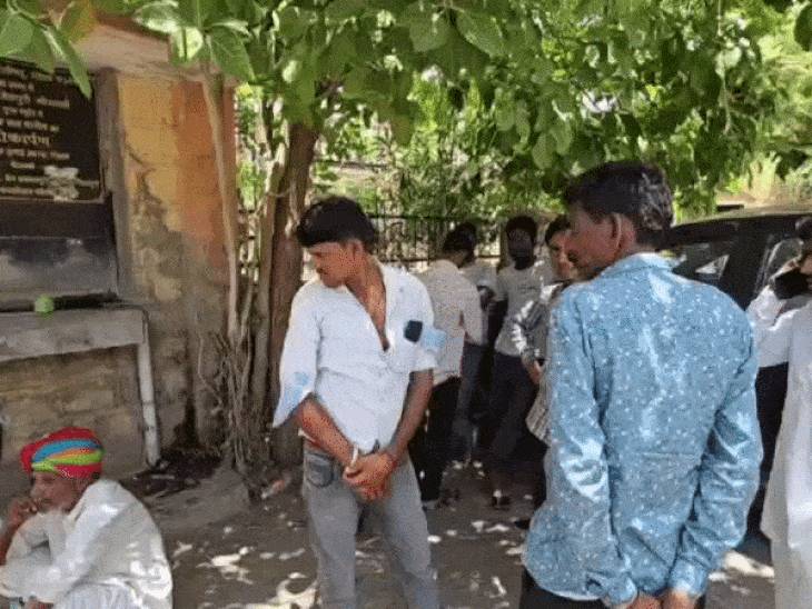 बोलेरो की टक्कर से विवाहिता की मौत, गाडी पलटी:पिता के लिए ले जा रही थी दवाई; मृतका के दो माह का मासूम