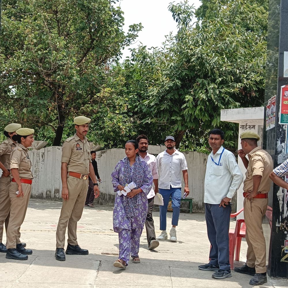बस्ती में पुलिस भर्ती परीक्षा की पहली पाली संपन्न:1173 अभ्यर्थी अनुपस्थित रहे, कड़ी सुरक्षा के बीच हुई परीक्षा