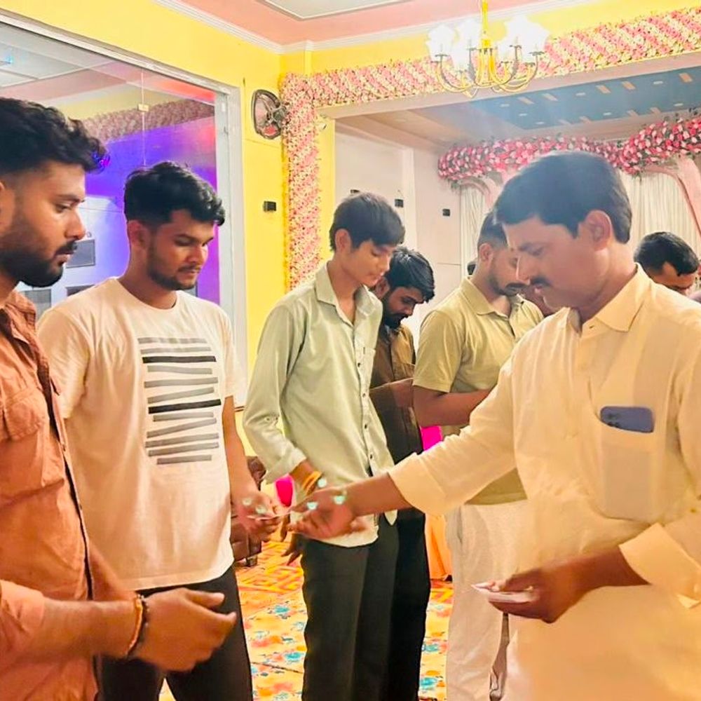 पुलिस परीक्षार्थियों को मिली निःशुल्क सुविधा:भाजपा नेता विवेक मौर्य ने सैकड़ों अभ्यर्थियों के लिए की आवास-भोजन की व्यवस्था