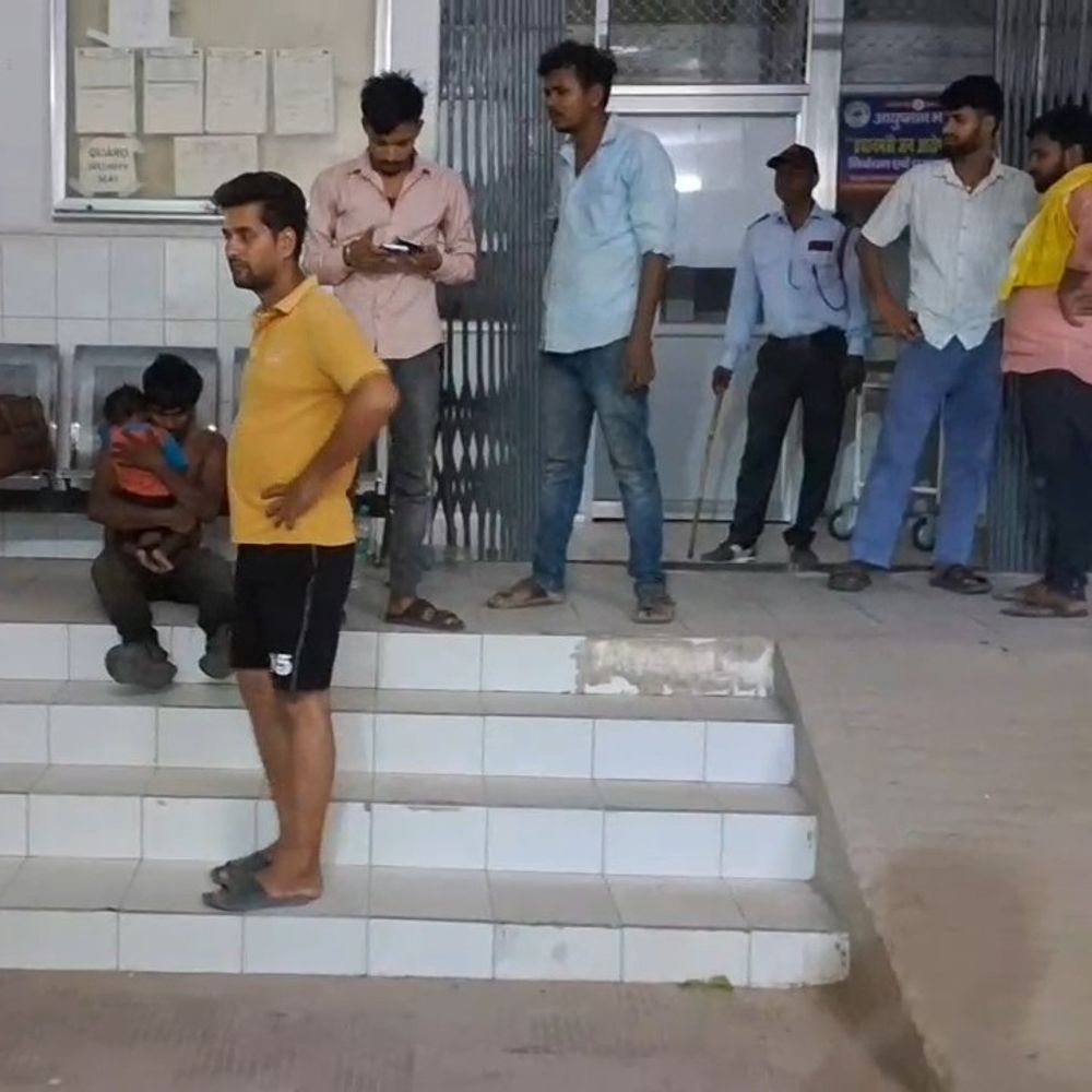 मालगाड़ी की चपेट में आने से महिला की मौत:जहानाबाद से लौटते समय भभुआ रोड स्टेशन के पास एक्सीडेंट, डेढ़ साल का बच्चा सुरक्षित
