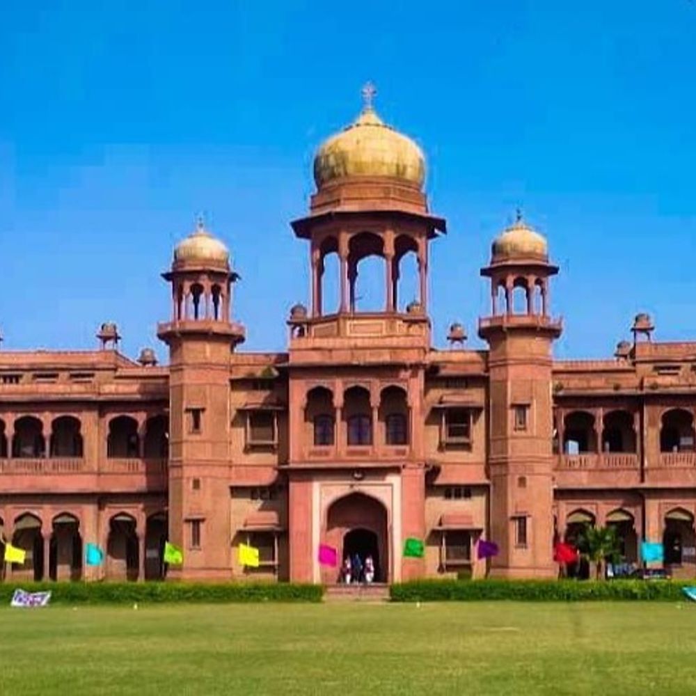 कॉलेज के बाबू से 6 लाख पर 25 लाख वसूले:इलाज को 10% ब्याज पर लिया था कर्ज,गारंटी में ATM-पिन लेकर हर महीने 1 से 5 तारीख के बीच खुद निकाल लेता है सैलरी