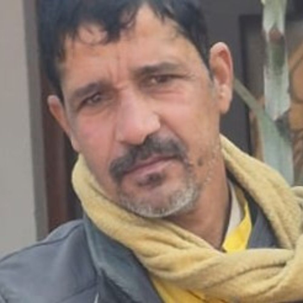 पान की गुमटी में आग लगने से दुकानदार की मौत:कुशीनगर में खाने के बाद दुकान में सोया था, पुलिस जांच में जुटी