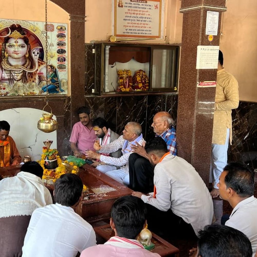 पीएम मोदी के रिकॉर्ड पर बड़वानी में अनुष्ठान:जुलवानिया मंदिर में रुद्राभिषेक, भाजपा कार्यकर्ताओं ने की दीर्घायु की कामना