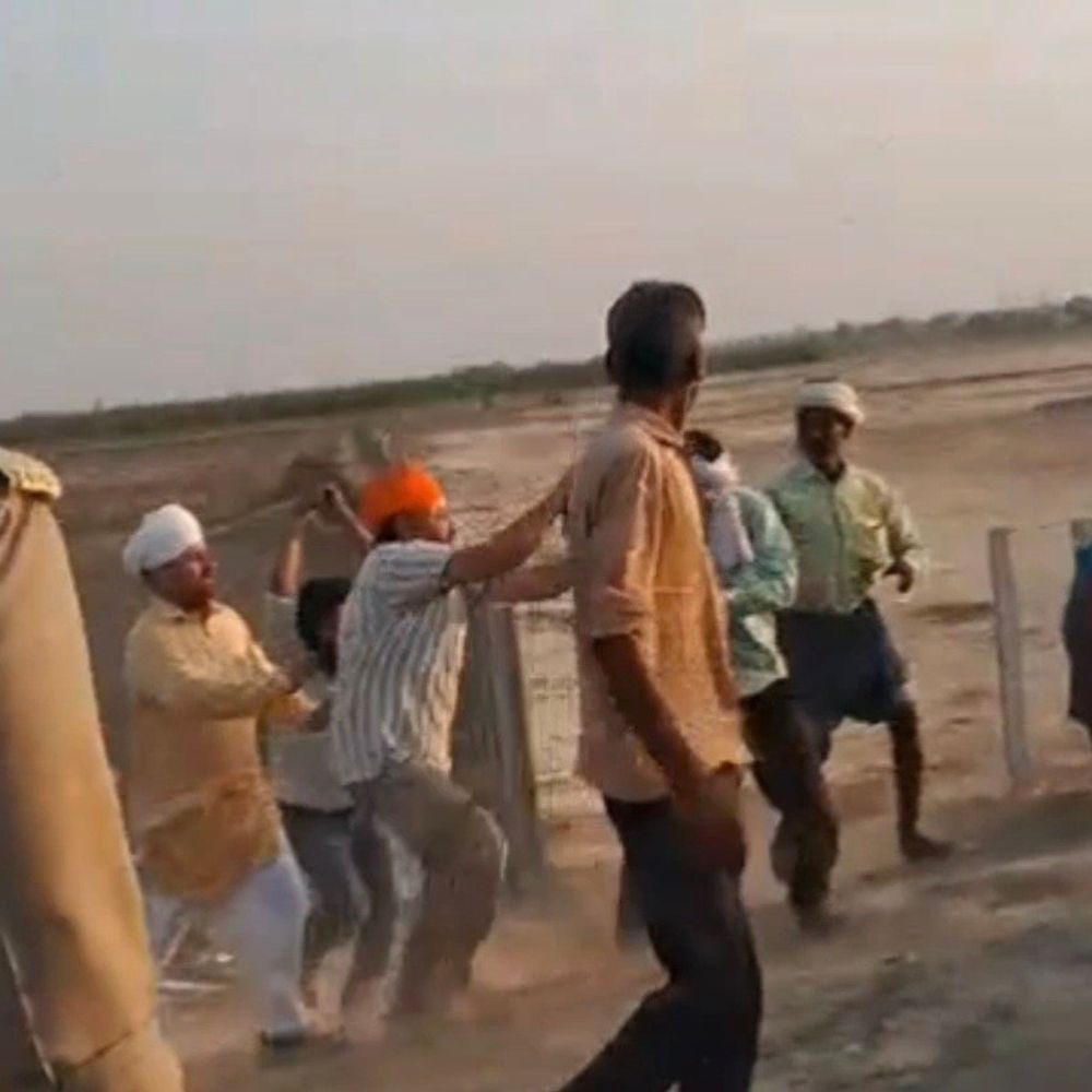 बदायूं में जमीनी विवाद पर दो गुटों में मारपीट:राजस्व विभाग की पैमाइश के बाद हुआ पथराव, दो गंभीर रूप से हुए घायल