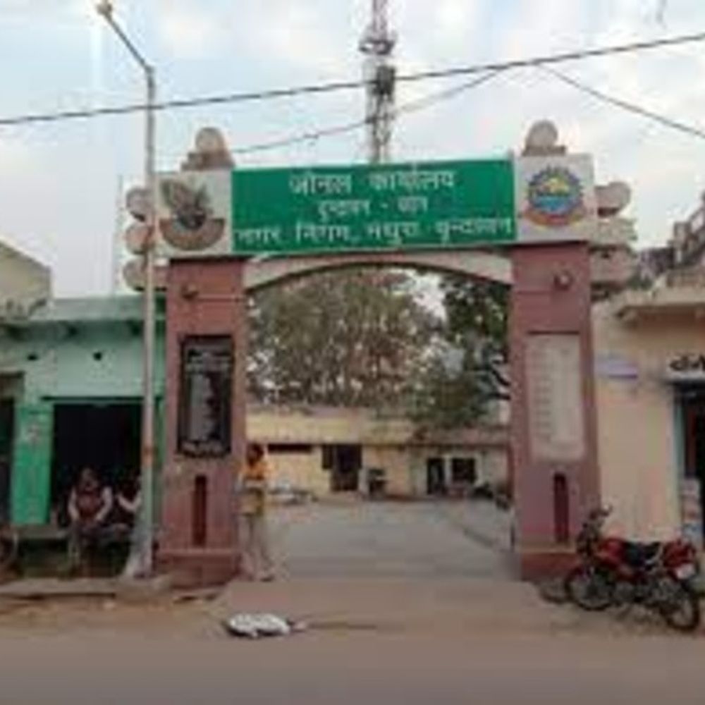 हादसे के बाद जागा नगर निगम:बांके बिहारी मंदिर के आसपास जर्जर मकान स्वामियों को दिए नोटिस, 3 दिन के अंदर मकान गिराए जाने को कहा