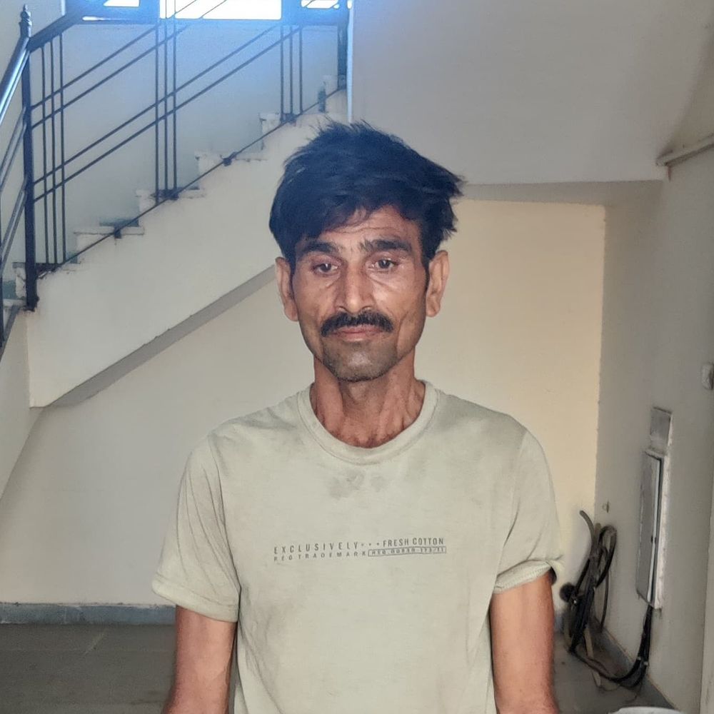 पत्नी का गला रेतने वाला आरोपी पति गिरफ्तार:घरेलू विवाद और दहेज प्रताड़ना के चलते दिया वारदात को अंजाम