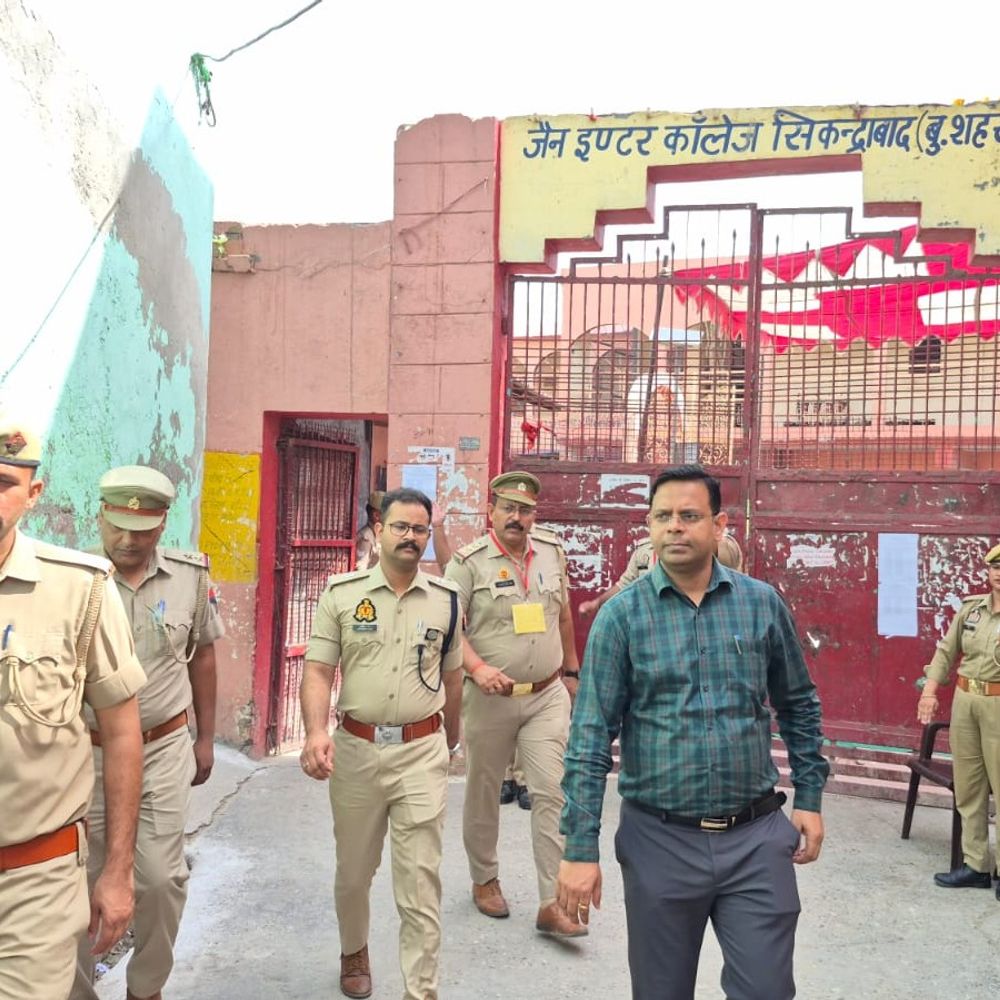 यूपी पुलिस परीक्षा में सॉल्वर गिरफ्तार:बायोमेट्रिक जांच में पकड़ा गया फर्जी अभ्यर्थी, एडमिट कार्ड और ओएमआर शीट बरामद