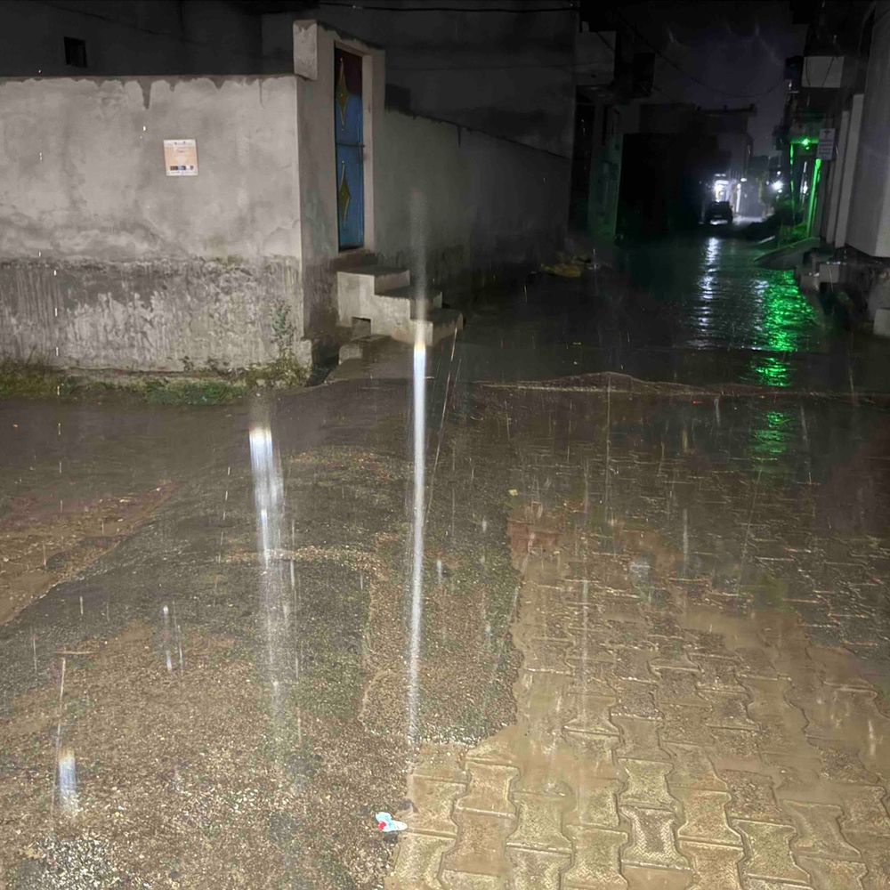 आंधी-बारिश से मौसम बदला, गर्मी से मिली राहत:बुलंदशहर में अगले तीन-चार दिन बारिश की संभावना, तापमान गिरा