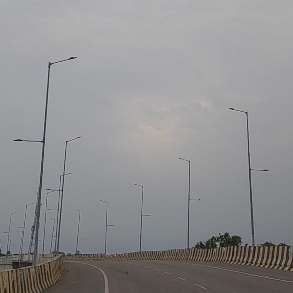 अमेठी में बदला मौसम का मिजाज:काले बादल छाए, तापमान गिरा; बारिश के आसार