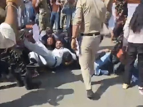 शिमला में NEET पेपर मामले में SFI का प्रदर्शन:पुलिस-छात्रों में धक्कामुक्की, शिक्षा मंत्री धर्मेंद्र प्रधान से मांगा इस्तीफा; केंद्र के खिलाफ नारेबाजी