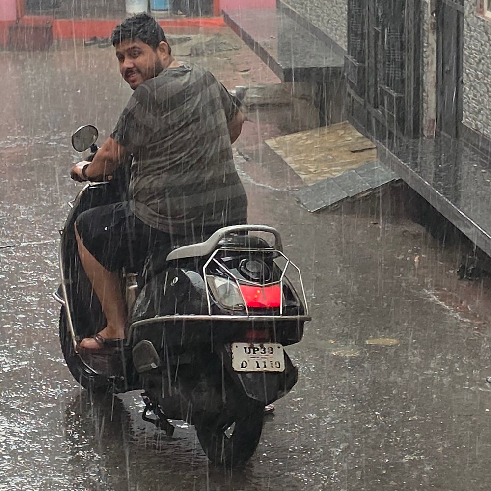 संभल में बारिश से मौसम बदला, पारा चार डिग्री लुढ़का:तीन मिलीमीटर बारिश हुई, ठंडी हवाएं चली, उमस भरी गर्मी से राहत मिली