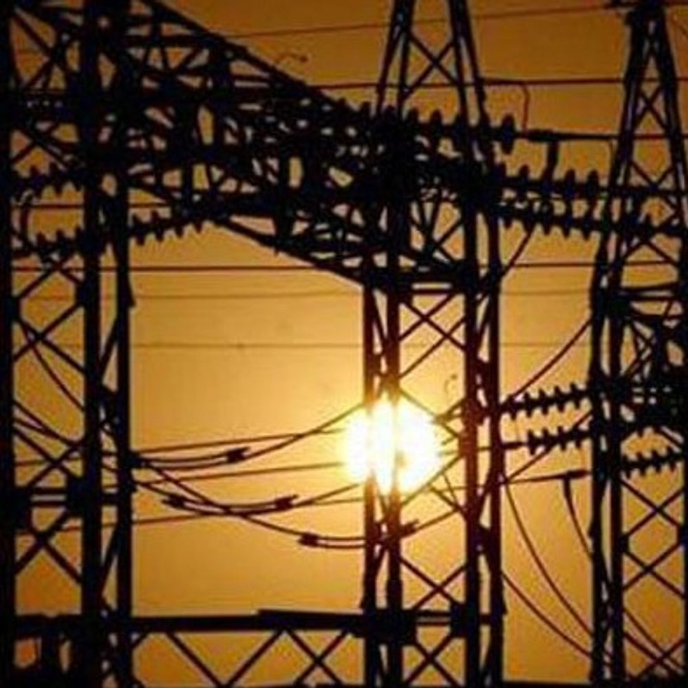 लखनऊ में भीषण गर्मी के साथ बिजली संकट:मुस्लिमनगर में रातभर ट्रिप हुई सप्लाई; पीजीआई में ट्रांसफॉर्मर, निलमथा में खंभे में लगी आग