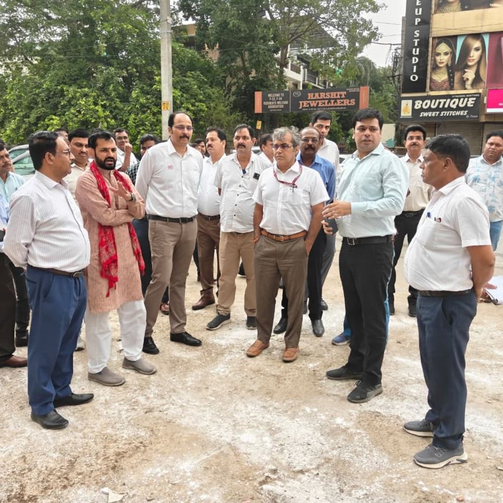 दिल्ली नगर निगम कमिश्नर ने रोहिणी क्षेत्र का लिया जायजा:धूल नियंत्रण, स्वच्छता और जल निकासी पर जोर, अफसरों को दिए सख्त निर्देश