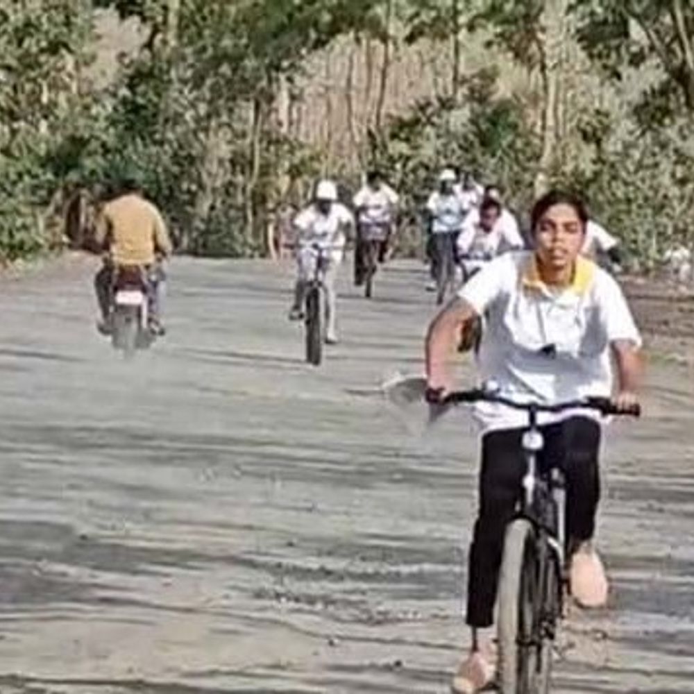 बालाघाट में महिला साइकिलिंग प्रतियोगिता खराब रोड पर:नेशनल खेलने वाले 24 में से 19 बच्चे बालाघाट के, फिर भी यहां वेलोड्रम और कोच नहीं